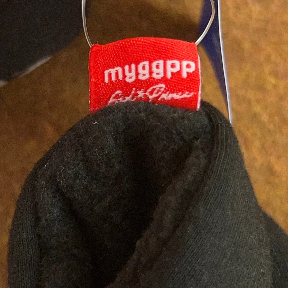 Myggpp Unisex 6-12M Black Fleece Lined Non-Slip Grip Sole Baby Booties NWT